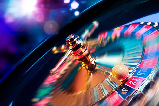 French Roulette wheel and betting layout on prediksi pangkalantoto live-dealer table